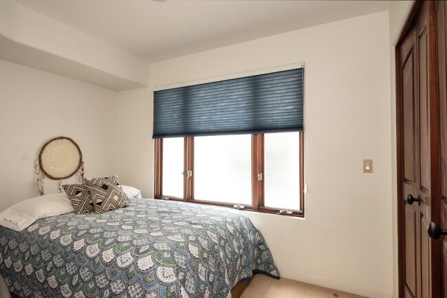 Building Photo - 221 30th St