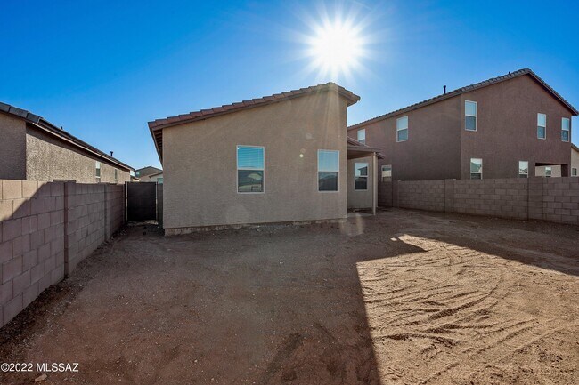 Building Photo - 6330 S Crescent Peak Dr