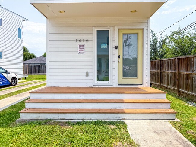 Building Photo - 1416 Dumble St