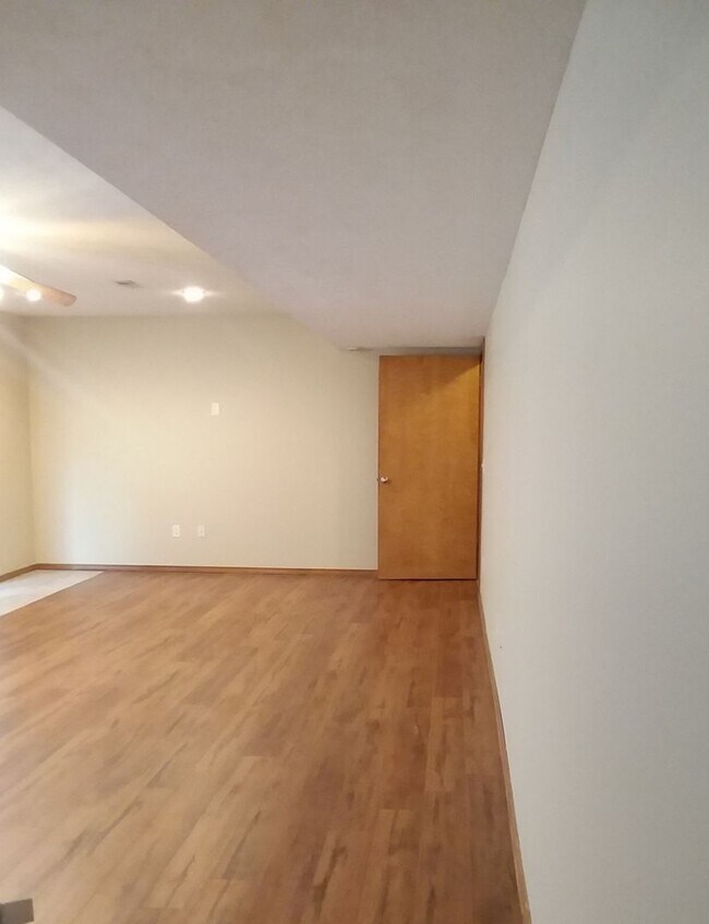 Building Photo - 4 Bed 3 Bath house for rent!!