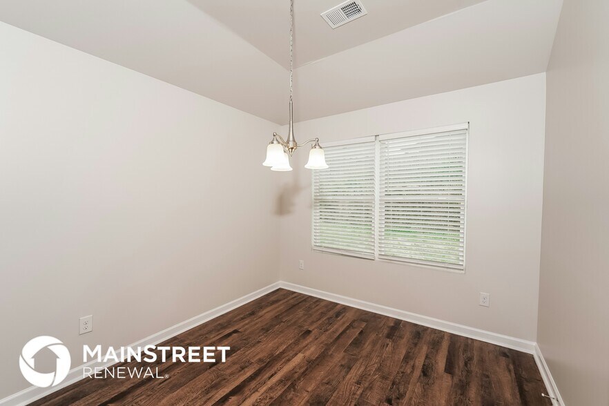 Building Photo - 461 Woodland Trl