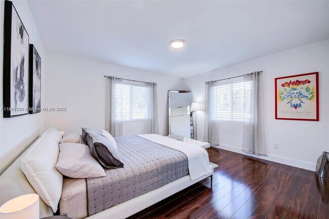 Building Photo - Northeast 169th Street, North Miami Beach, FL 33162 - 3 BR 2 BA single-family home