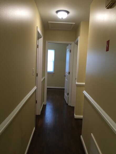 Building Photo - 129 Edsyl St