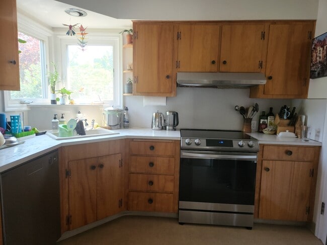 kitchen-all new applicances - 6845 N Atlantic Ave