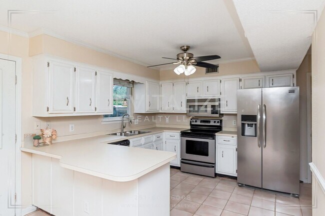 Building Photo - 9490 Cinder Dr