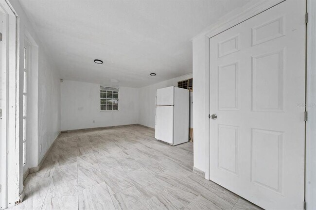 Building Photo - 6531 Hill Top Rd