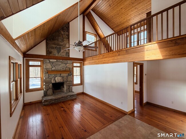 Building Photo - 249 Woodbury Rd