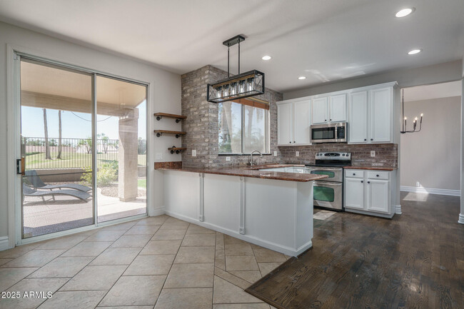 Building Photo - 5951 W Irma Ln
