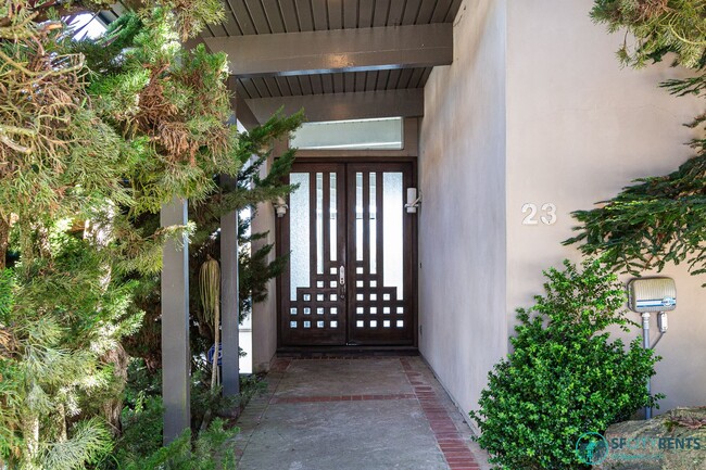 Building Photo - Sherwood Forest: Single Family Home w/ 2 C...