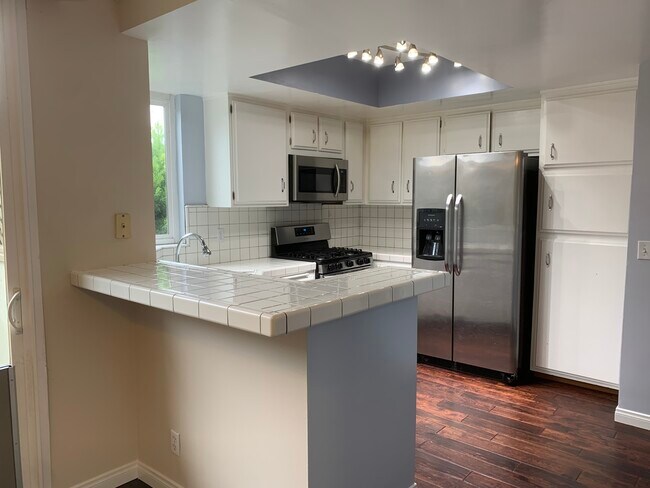Kitchen - 1232 Stanford St