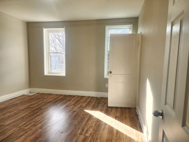 Building Photo - Cozy 2 Bedroom Home in West Baltimore