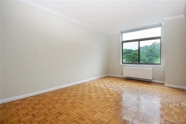 Building Photo - 35 N Chatsworth Ave