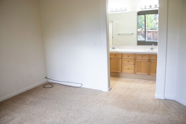 Building Photo - 3 bed 2 bath in Cimarron Wingfield Springs