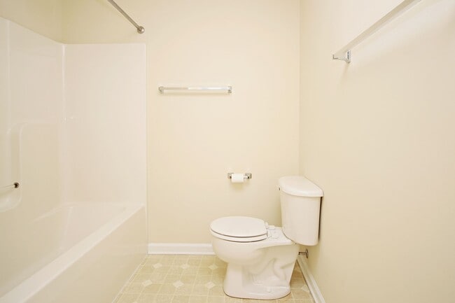 Building Photo - End-Unit Melbourne Park Townhome