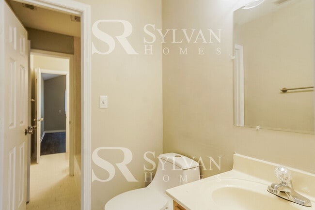 Building Photo - Your dream home awaits