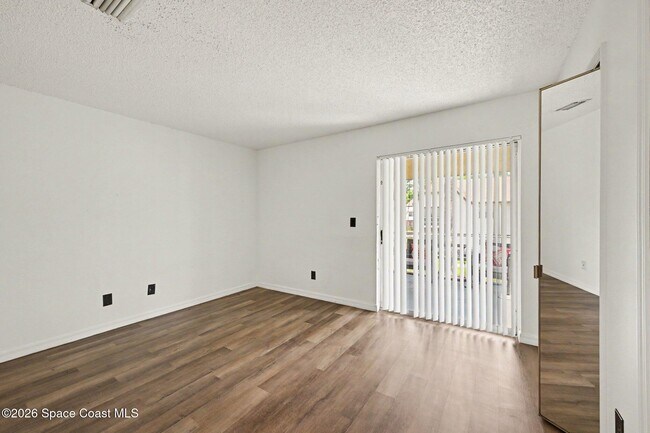 Building Photo - 3100-3111 Sir Hamilton Cir