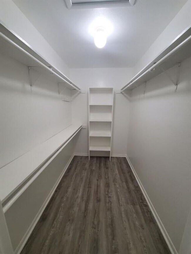 Building Photo - 8716 Clearbrook Trail