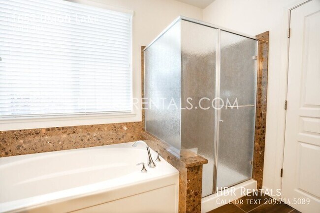 Building Photo - 1653 Union Ln