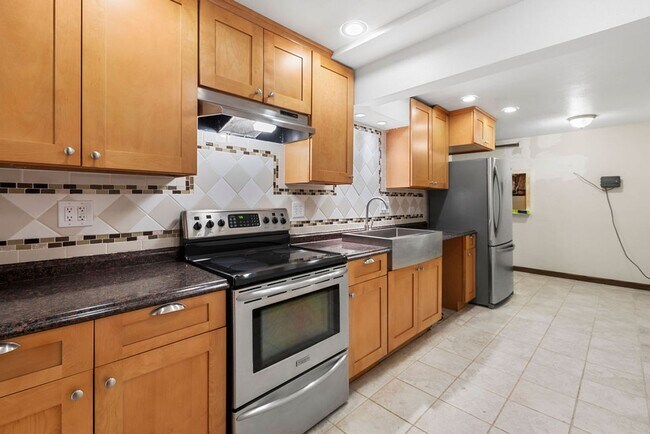 Building Photo - Beautiful 5-Bedroom + Office, 4-Bath Home in Northwest Fort Collins!