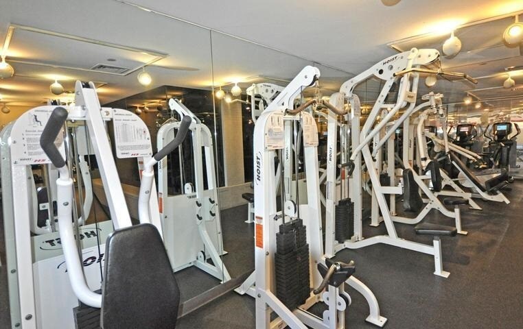 Building Photo - 1530 Key Blvd