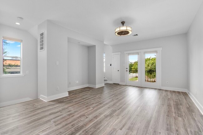 Building Photo - 1213 Nagle St