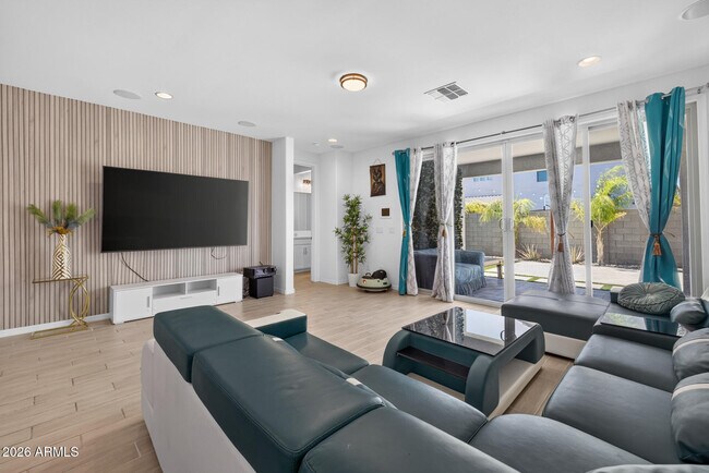Building Photo - 9756 E Seismic Ave