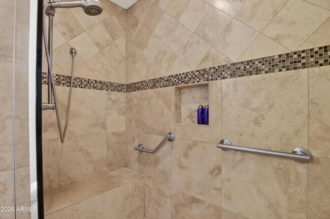 Building Photo - 1128 E Rowlands Ln