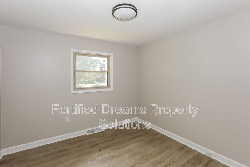 Building Photo - 1141 Carolina Cir