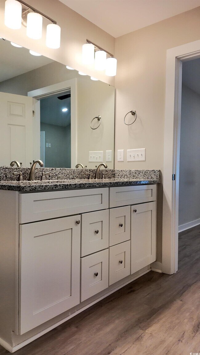 Building Photo - 1561 Heirloom Dr