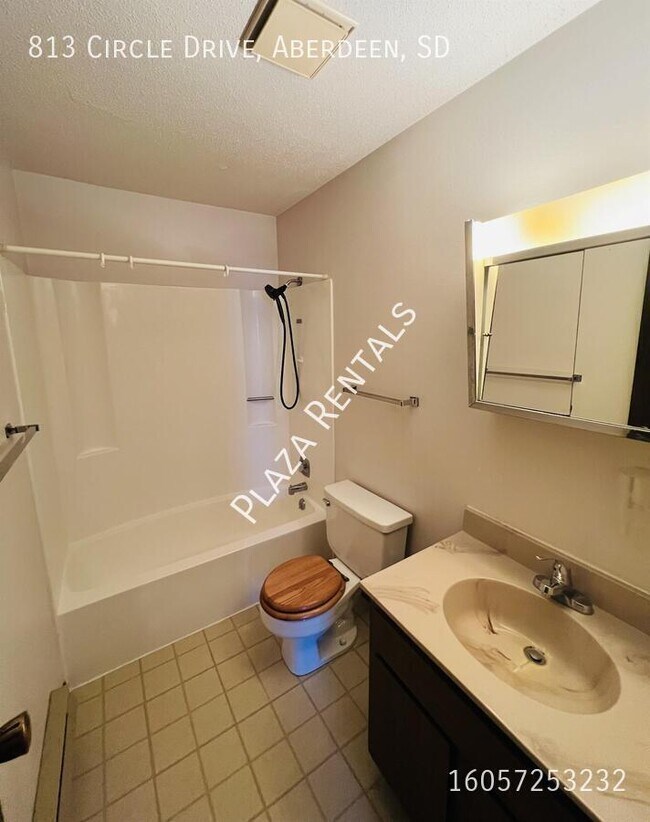 Building Photo - 508 N Kline St