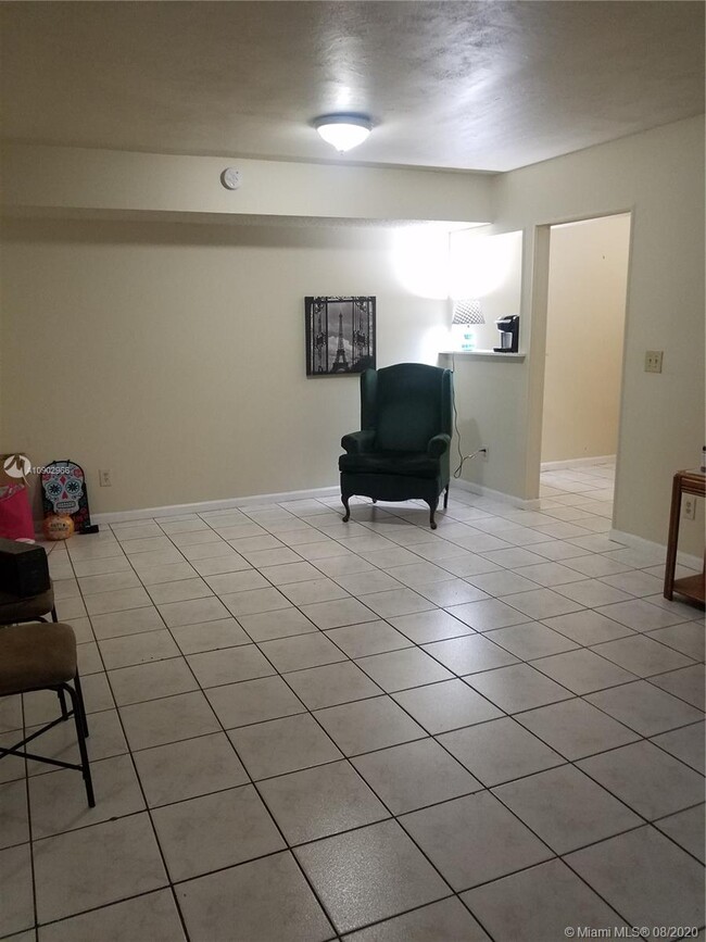 Building Photo - 10724 Royal Palm Blvd