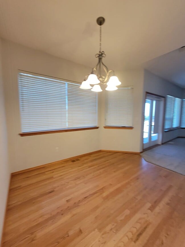 Building Photo - 100 Sapphire Pl