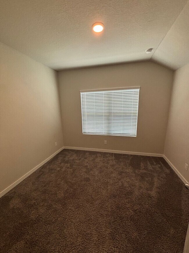 Building Photo - Luxury Duplex in Northwest SA
