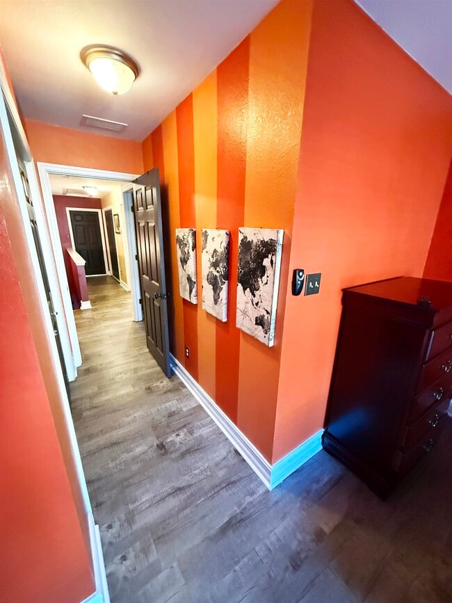 Building Photo - 1508 Crescent Hills Dr