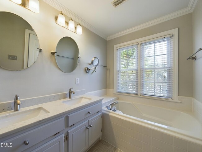 Building Photo - 4624 Forest Highland Dr