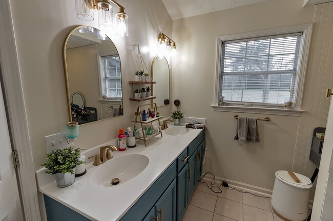 Building Photo - Welcome Home!