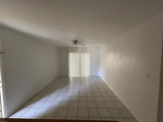 Building Photo - Walk to Campus from your Downstairs Flat