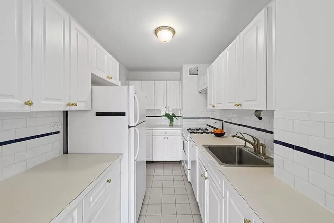 Building Photo - 205 West End Ave