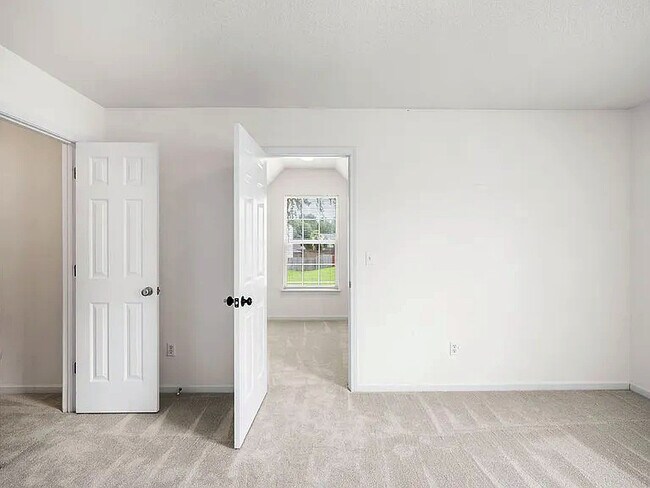 Building Photo - 211 Night Heron Dr