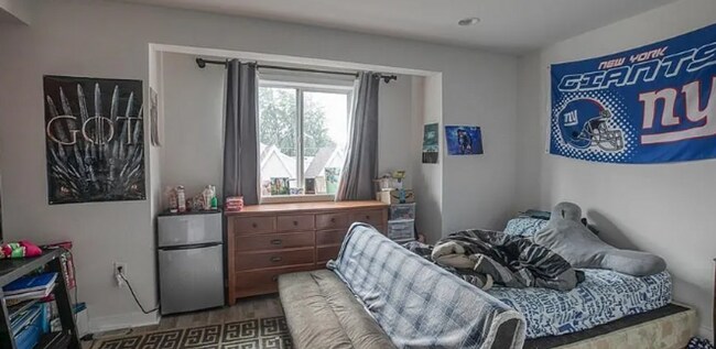 Building Photo - 1725 W Montgomery Ave