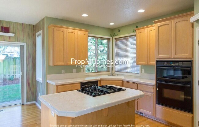 Building Photo - Spacious Three Bedroom Home in Sherwood!