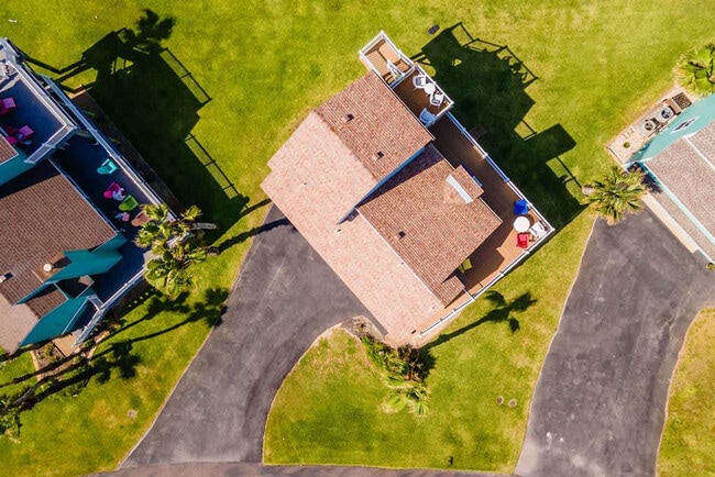 Building Photo - 165 Beach View