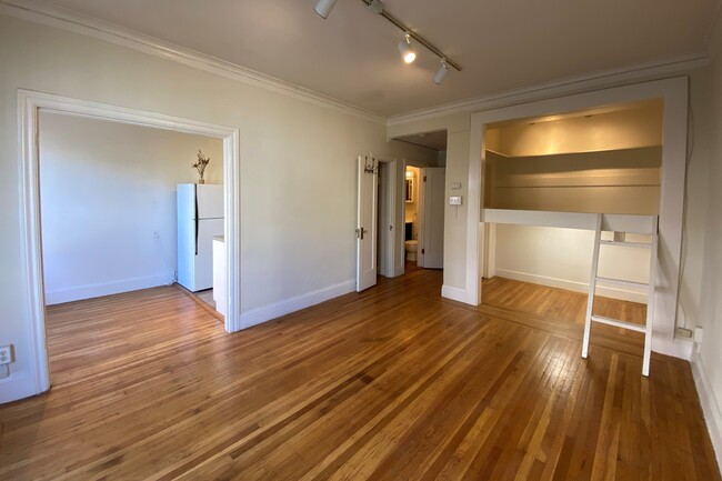 Interior Photo - Hyde Park Apartments LLC.