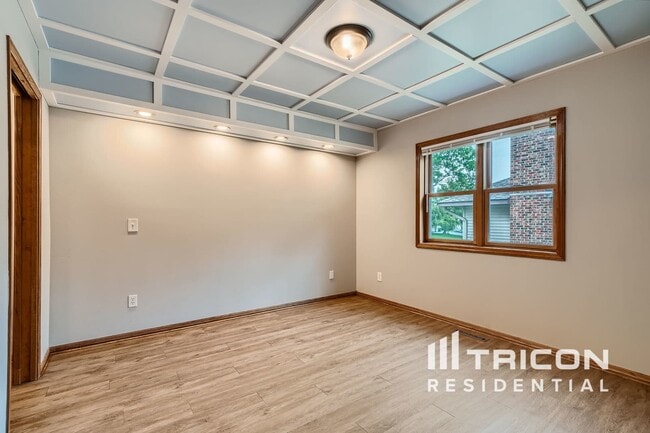 Building Photo - 4840 Evergreen Ln N