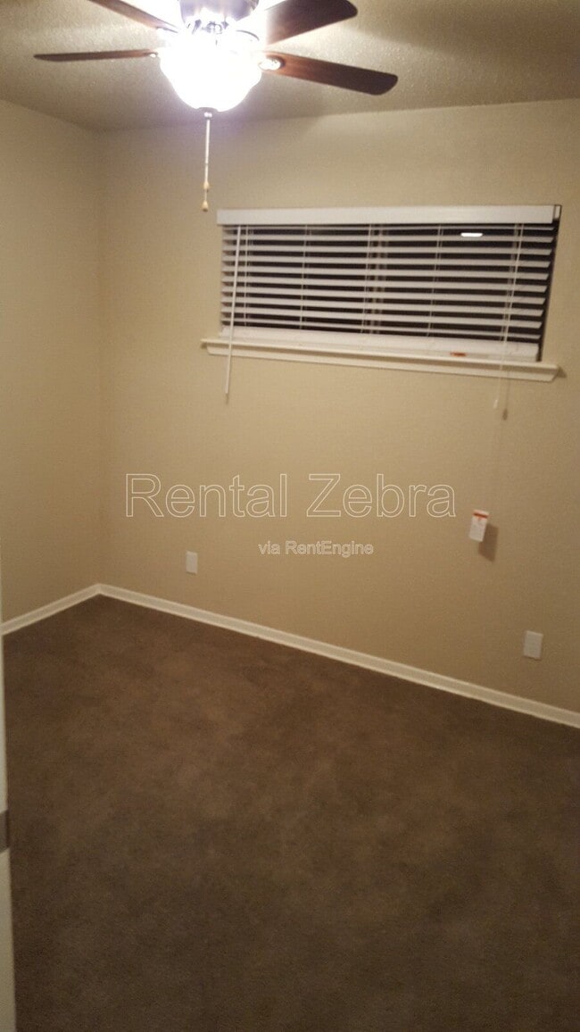 Building Photo - 2939 Longmeade Dr