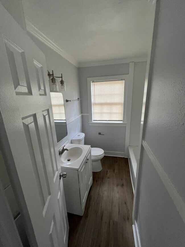 Building Photo - 521 Launcelot Rd