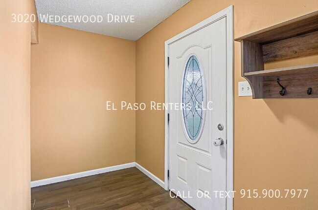 Building Photo - 3020 Wedgewood Dr