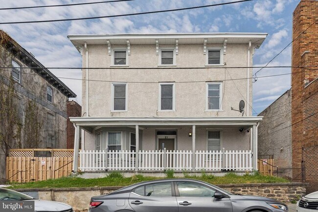 Building Photo - 21 E Price St