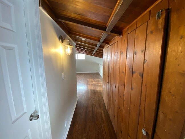Building Photo - Remodeled 3 bed 2 bath