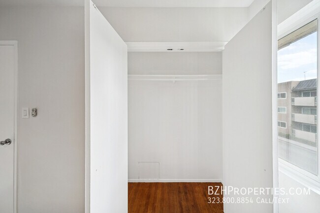 Building Photo - 1306 Havenhurst Dr